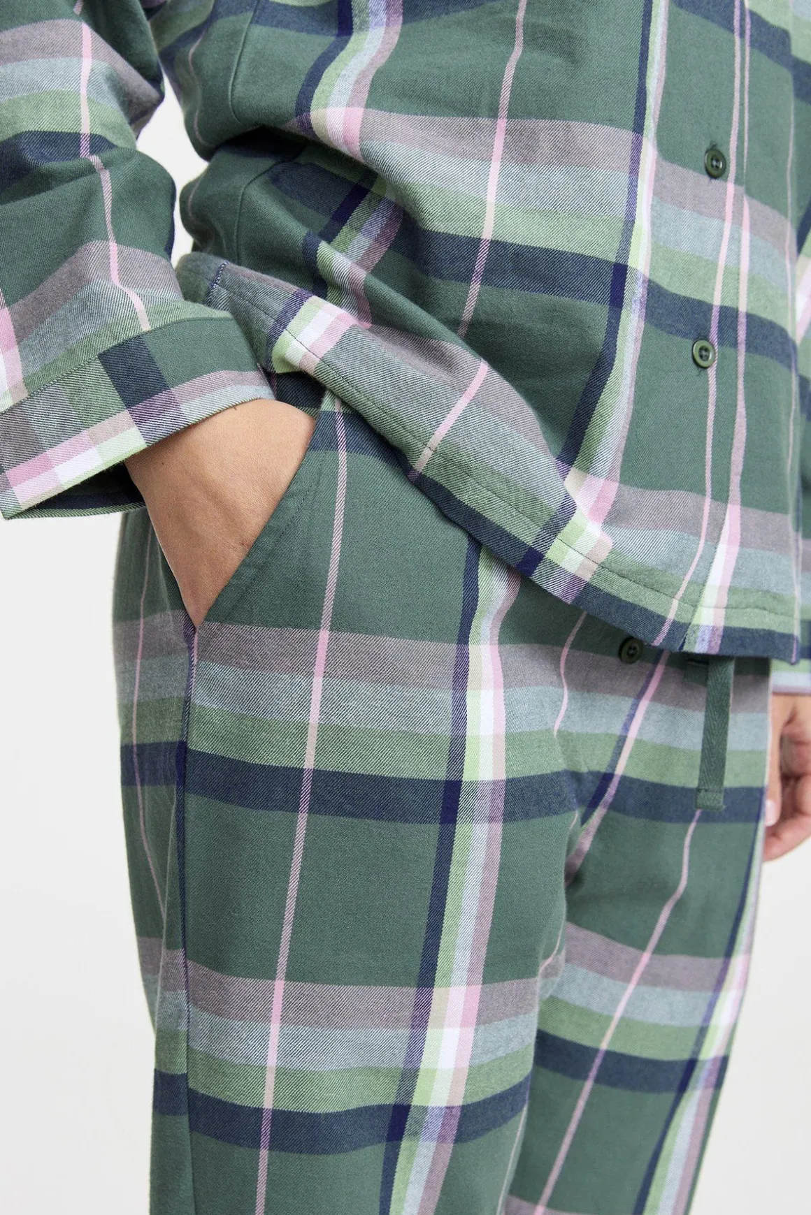 flanellpyjamas___forest_g_1.webp Flanellpyjamas - Forest green