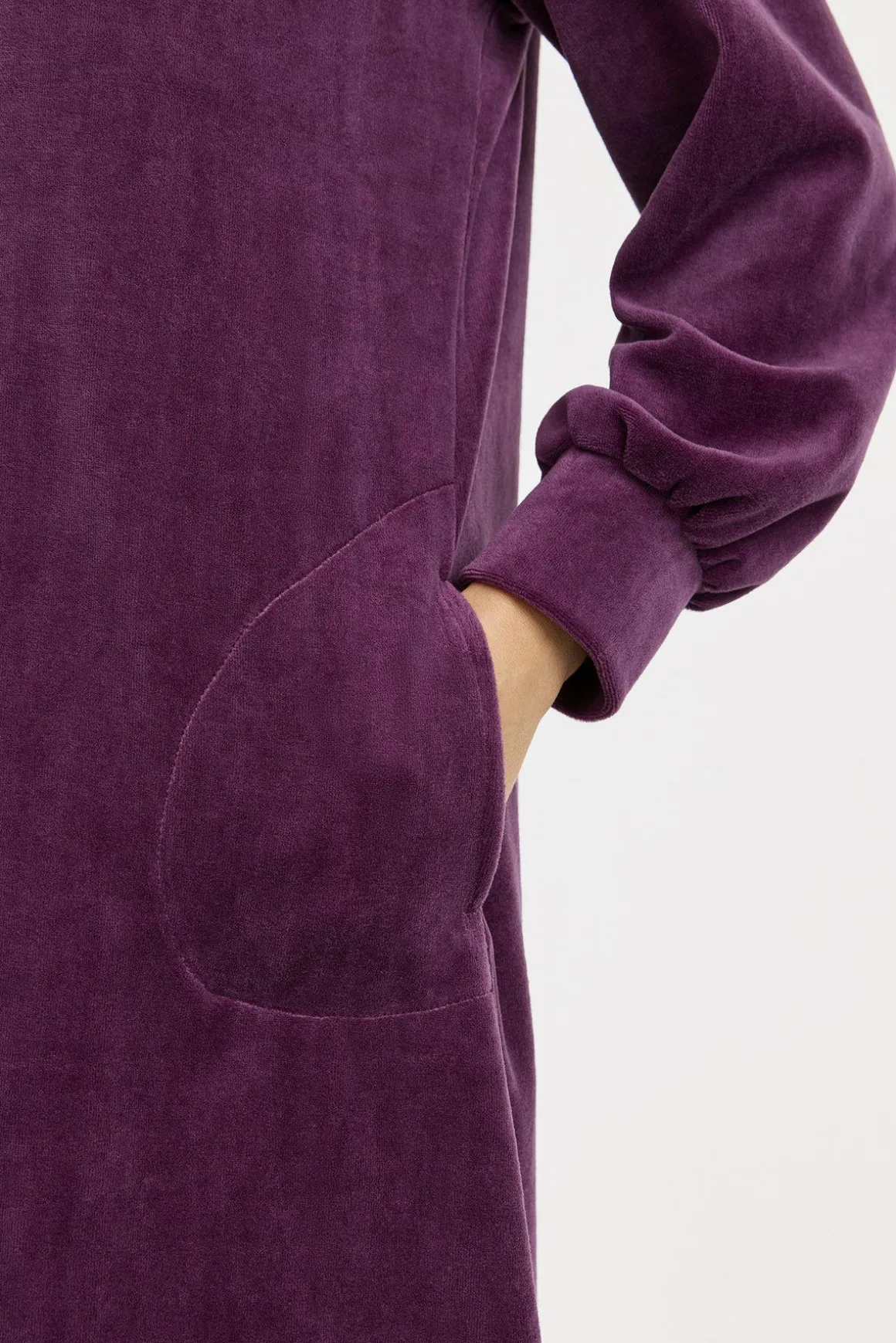 velourrock__aubergine_2.webp Velourrock - Aubergine